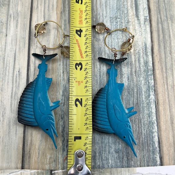 ⭐️Adorned Crown Artisan Assemblage aquarium collection marlin earrings - Picture 6 of 9